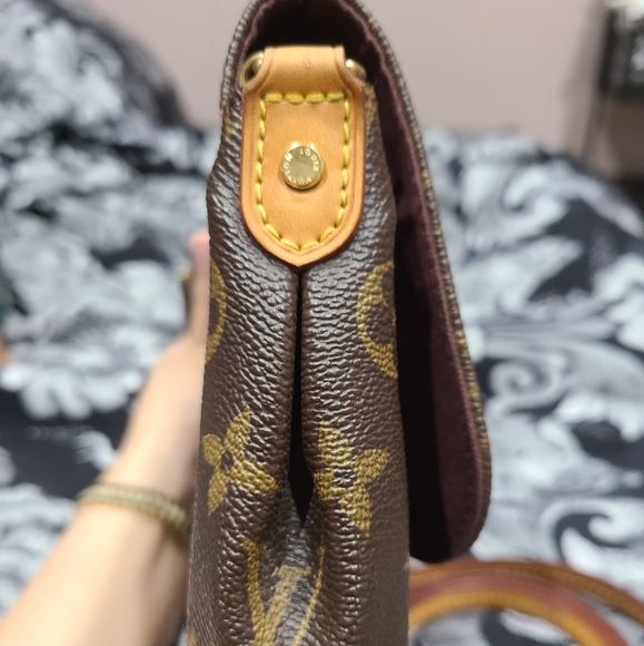 Sold - Picture 4 of 10